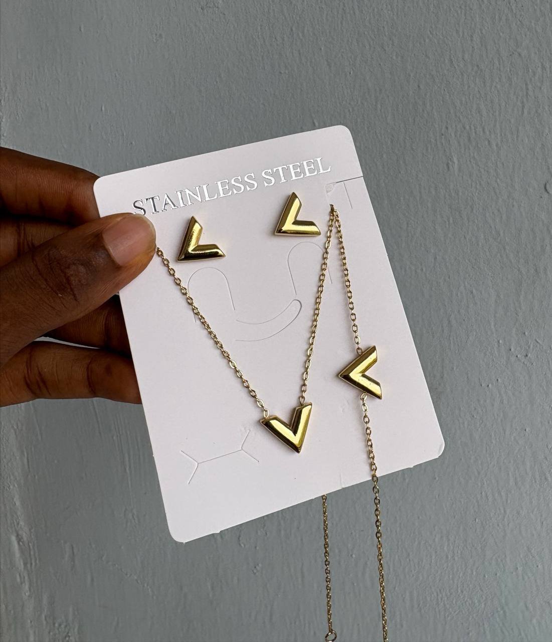 V Jewelry set